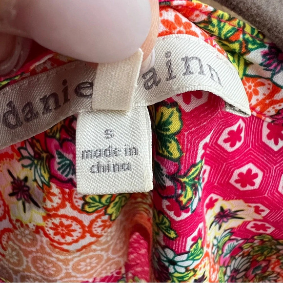 Daniel Rainn Woman’s Tank top pink pintuck front Size Small - Picture 6 of 7